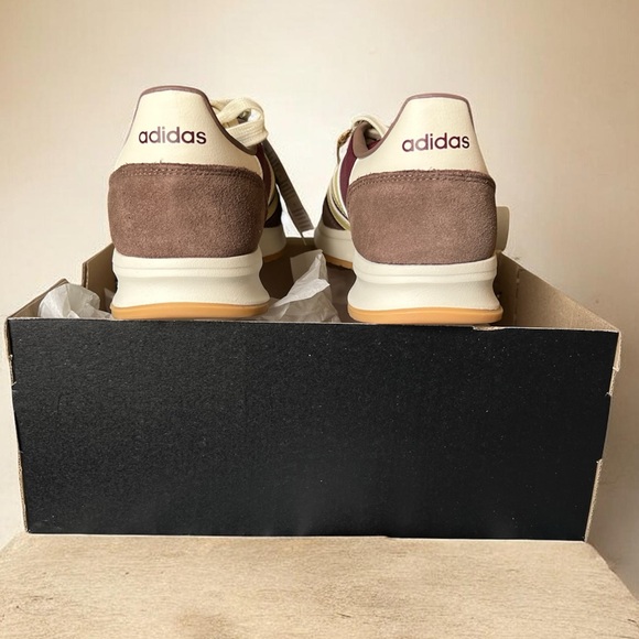 Adidas Run 70’s 2.0 Size 10 Women’s / 8.5 Men's Maroon and Beige NEW - Picture 3 of 5